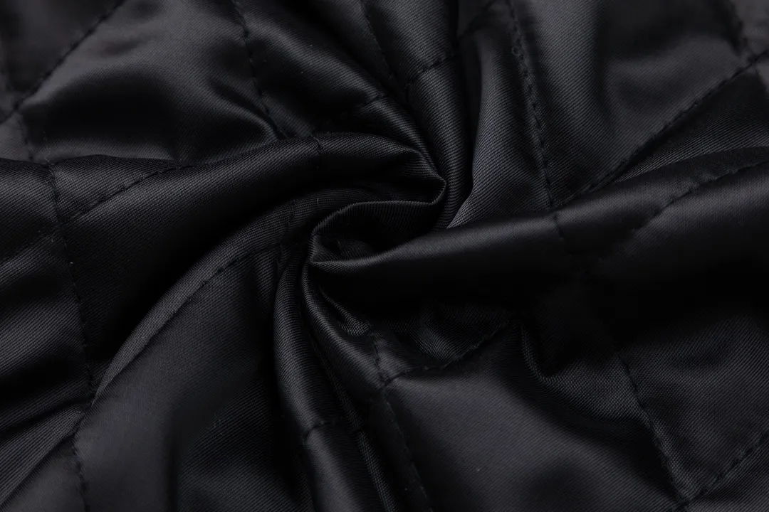 S67#P660, offwhite heavy-duty embroidered baseball cotton jacket. The body is made of woolen fabric. Couple's jacket. Black size: S M L XL